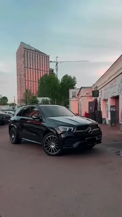 Видео: Mercedes-Benz GLE